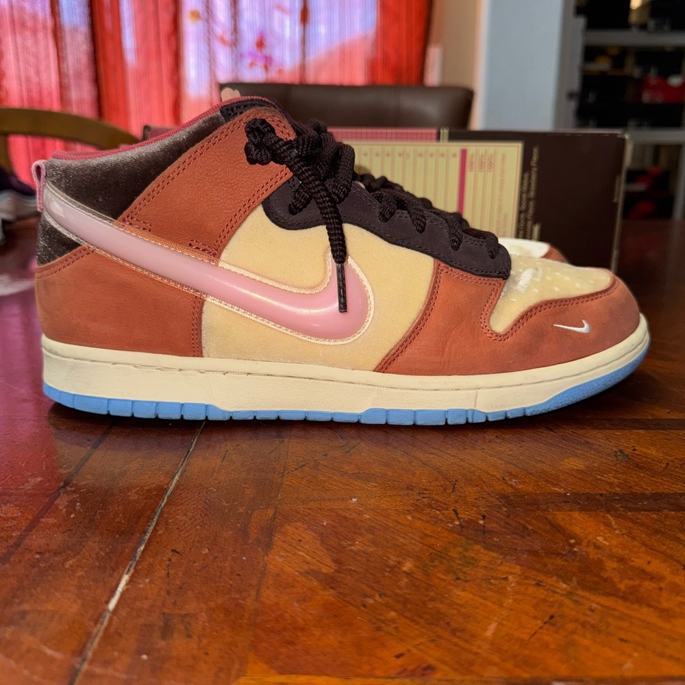 Nike X social status dunk “Chocolate Milk”